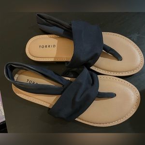 Torrid Black Stretch T-strap Thong Sandals Size 7W 8W  7 8 Wide Width